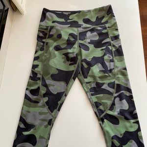 Zyia Active Capri Camo Legginngs with side pocket